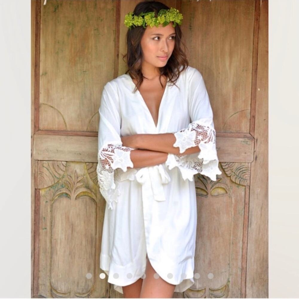 PIYAMA Sylvie Lace Sleeve Bridal Robe HTF